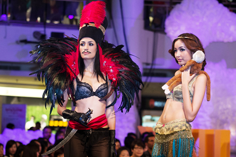 Magician Jafar wearing Ariba collection and Princess Jasmine wearing Luz