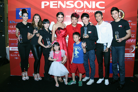 2013 Award Recipients with Principal Amber Chia & Catwalk Guru Benjamin Toong