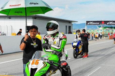 Zamani (No 66) at the grid waiting patiently for the race to start