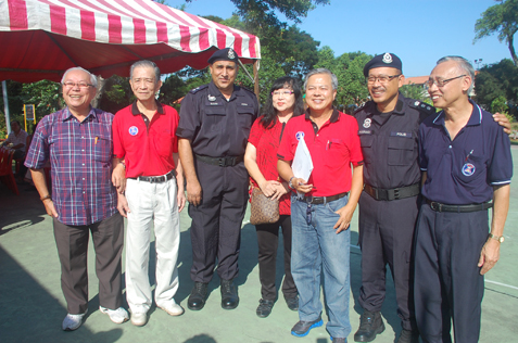 (L-R) Lim Theng Kau, Ngiam Chong Choy, Gunam, Wendy Chan, Willie Tan, Arjunaidi and Kong