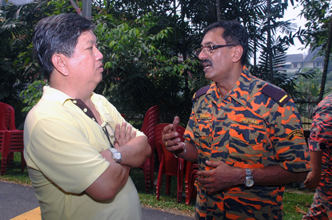 SS2 Fire Station B Team Leader Jaswant Singh and Taman Paramount RA security sub-com head Harry Oh