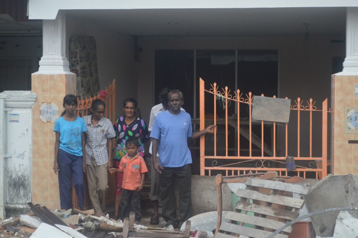 Veloo in blue T-shirt with his family.