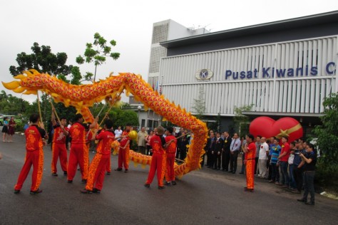 Welcome by the dragon dance troupe