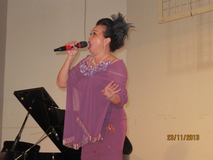 Map Yap Lee Mng rousing the audience with her rendition of several Chinese opera numbers