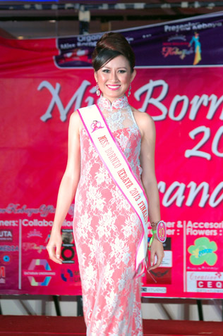 Kueh Mei Fung in cheongsam