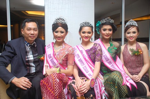 (L-R) Jason Hee, Kueh Mei Fung, Cherish Supang Matius, Norita Bt Karim and Joeyce Hii