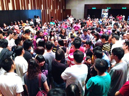 Angry K-pop fans at ticket refund briefing