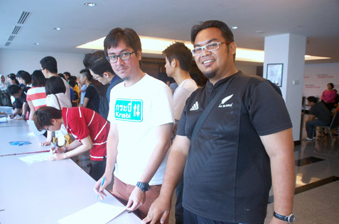 K-pop fans Ahmad Izzudin (R) and Annas Robani (L) at the ticket refund status briefing