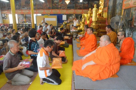 Devotees offering robes and other offerings