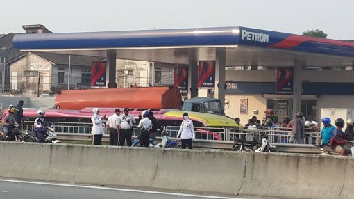 Bus stuck in tunnel Perai 4