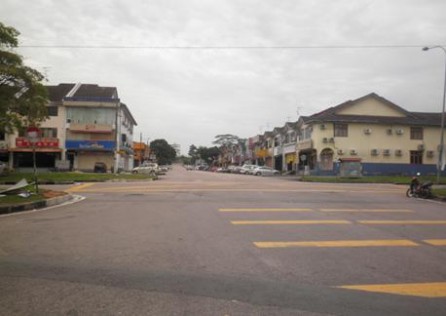 View of T-road junction from Jalan Molek 2 on a Sunday