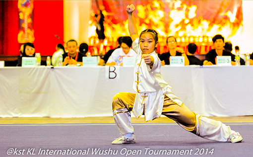 A female competitor with a perfectly executed stance