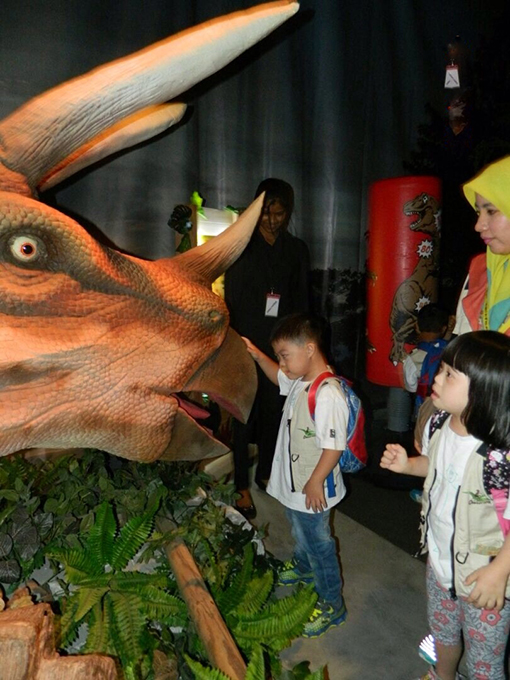 Mesmerised by the animmatronic dinosaur on display