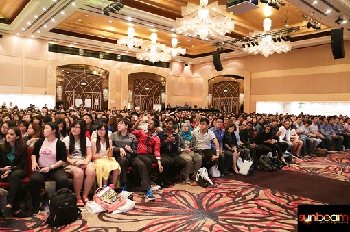 2000 over participants waiting to see Nick Vujicic