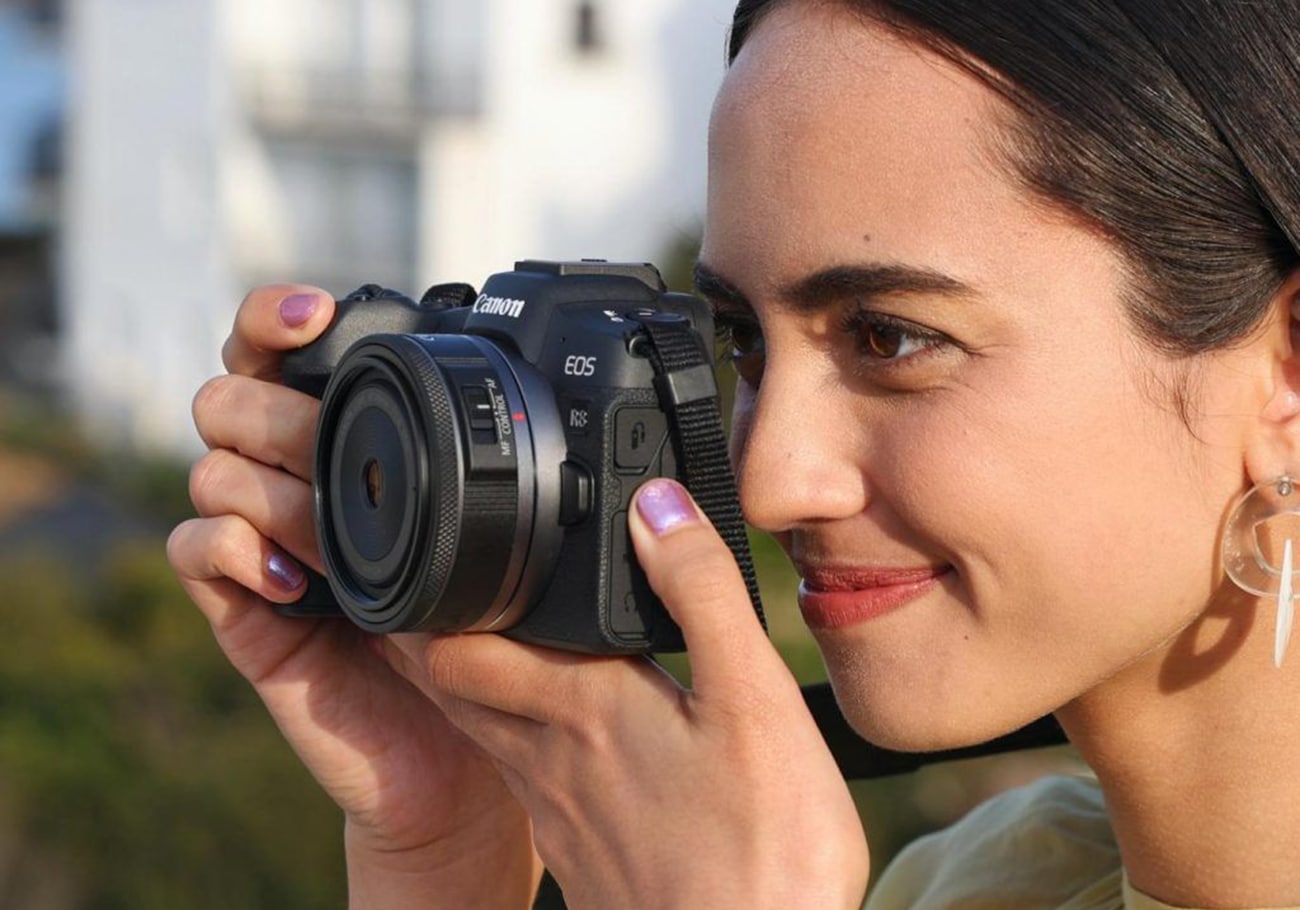 Canon unveils EOS R100