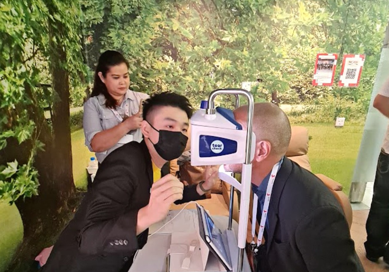 VISTA Eye Specialist receives ESG Positive Impact Award