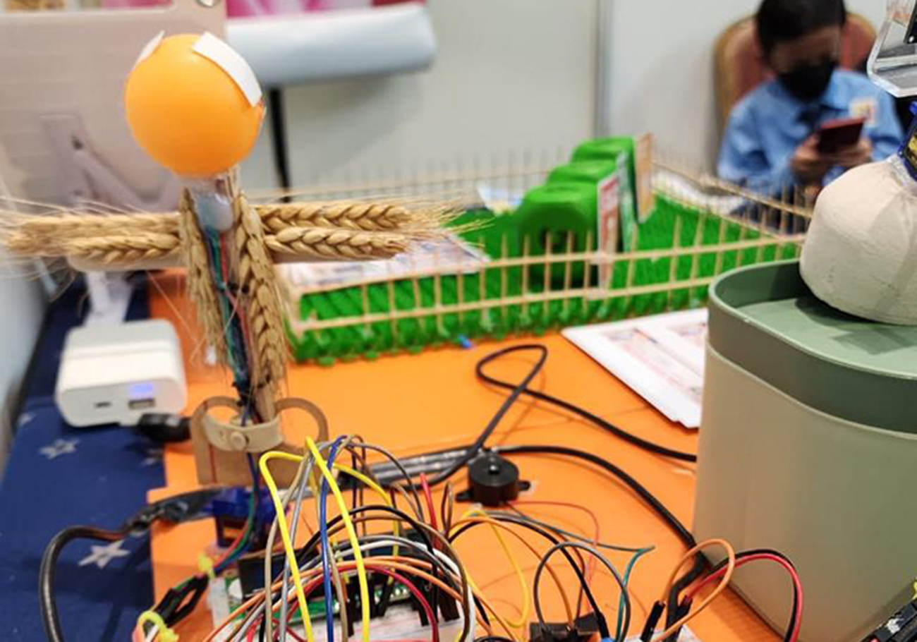 Students from SJK (T) Ladang Bukit Jalil create smart scarecrow