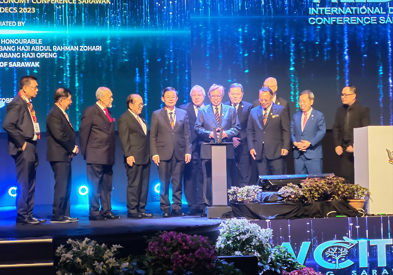 Sarawak Premier draws inspiration from "Grace the Robot"