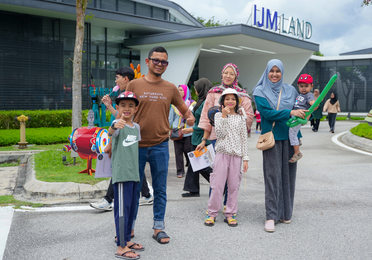 Vibrant K-Wonderland carnival in Bandar Alam Suria