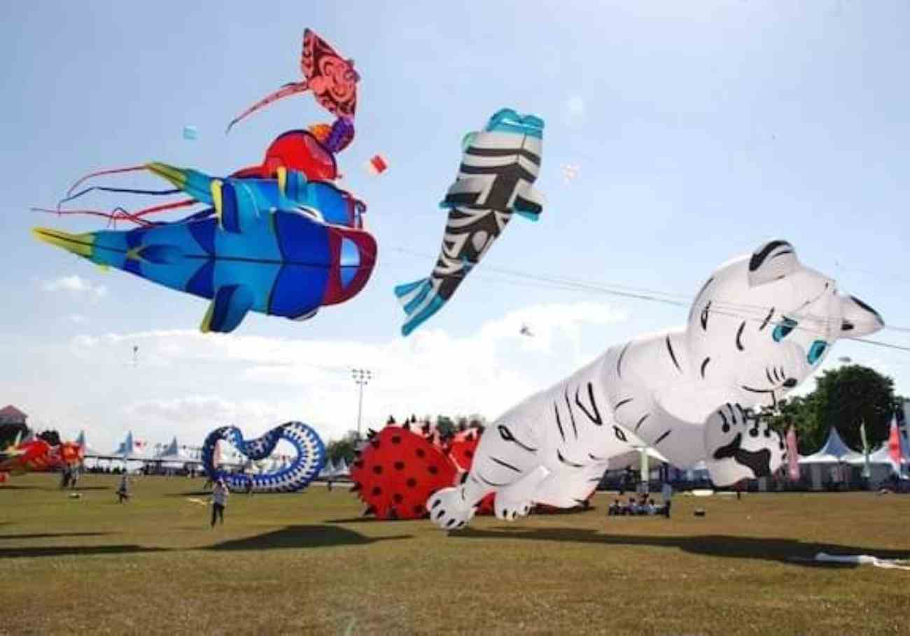The 26th edition of the Pasir Gudang World Kite Festival (FLLSPG) is set to take flight at Bukit Layang-Layang, Johor from February 24th to March 3rd, 2024. 
