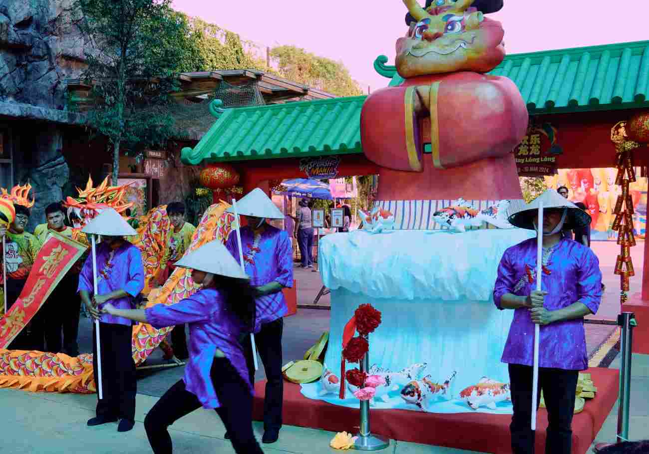 Photo of vibrant Lion Dance performance at Splashmania FunPark during the "Play Lóng Lóng" celebration.
