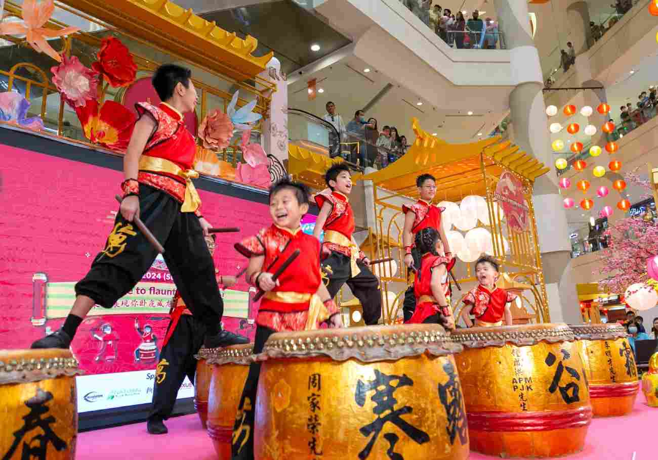 The Chinese New Year Talent Contest at Ipoh Parade provided a platform for individuals and groups to showcase their artistic flair in alignment with the New Year theme. 