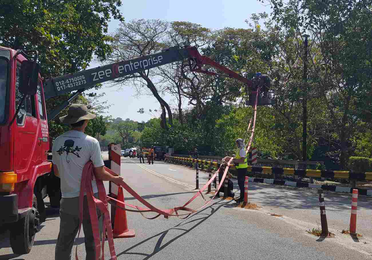 ‘Numi’s Crossing’, the first residential animal crossing has been successfully installed on 6 January 2024 at Lembah Permai in Tanjung Bungah, Penang by Langgur Project Penang (LPP)