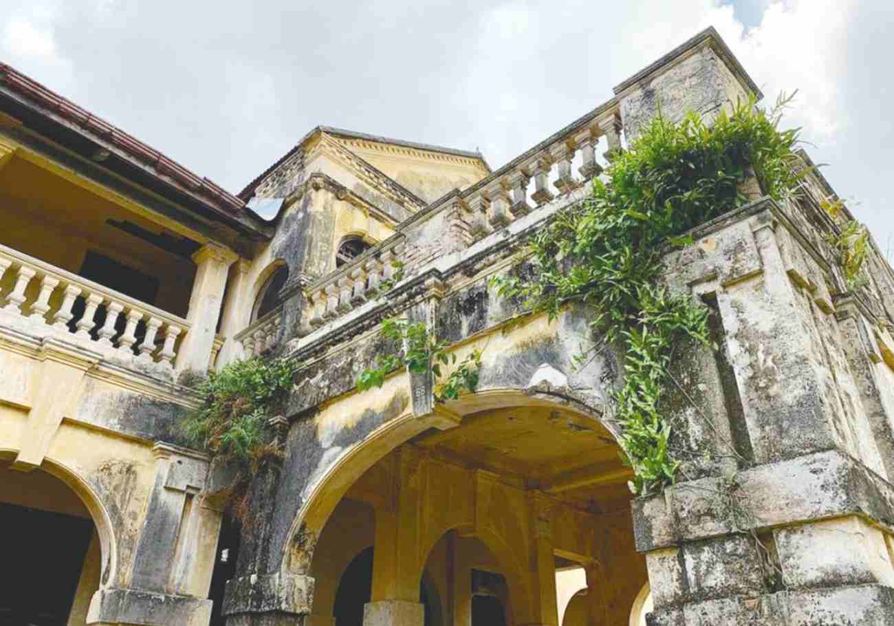 99-Door Mansion owner ordered to restore after crane incident