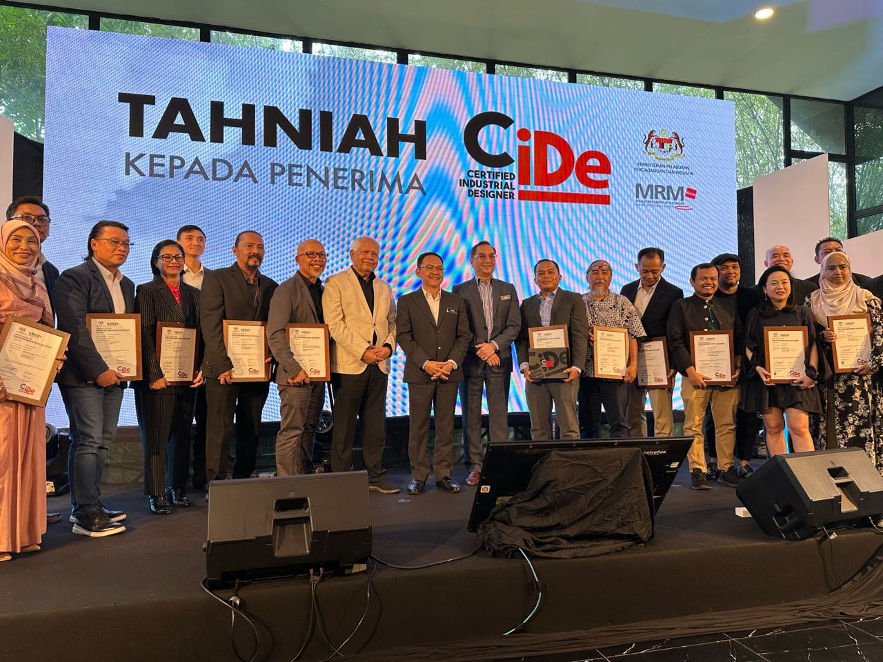 APU lecturer Eekang Ooi earns top design certification 