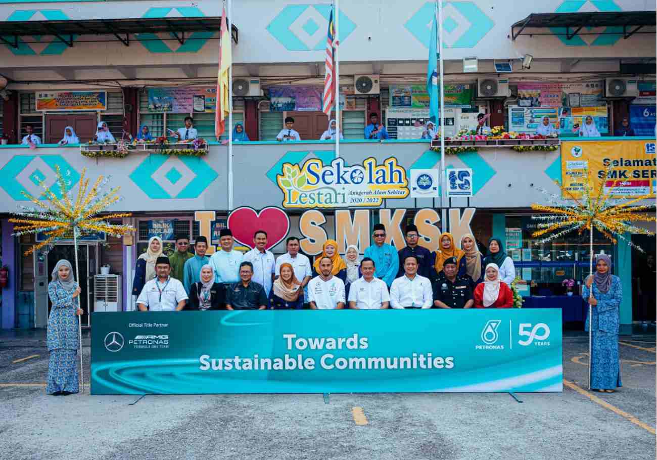 Lewis Hamilton visits SMK Seri Keramat and champions STEM