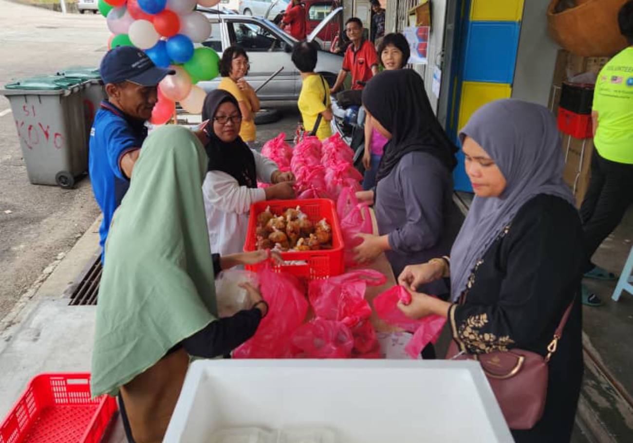 In a collaborative effort to support the underprivileged during the holy month of Ramadan, Ihsan Johor and Yayasan Suria JB have launched "PROJEK N.A.S.I.".