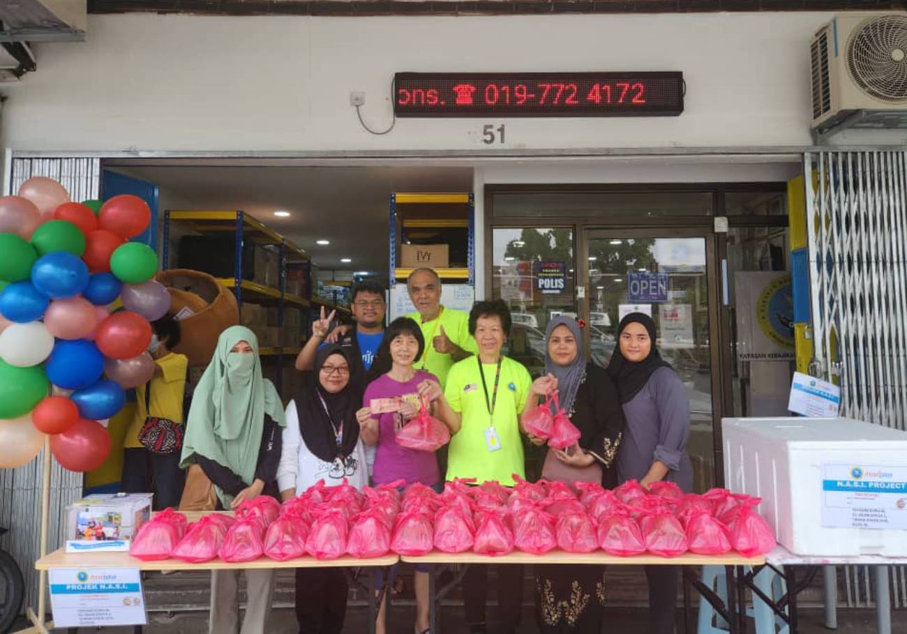In a collaborative effort to support the underprivileged during the holy month of Ramadan, Ihsan Johor and Yayasan Suria JB have launched "PROJEK N.A.S.I.".