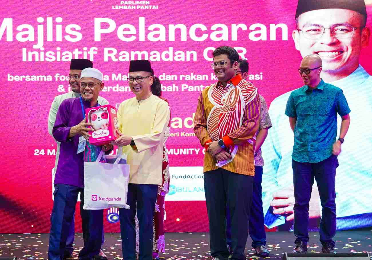 foodpanda distributes food baskets for Ramadan