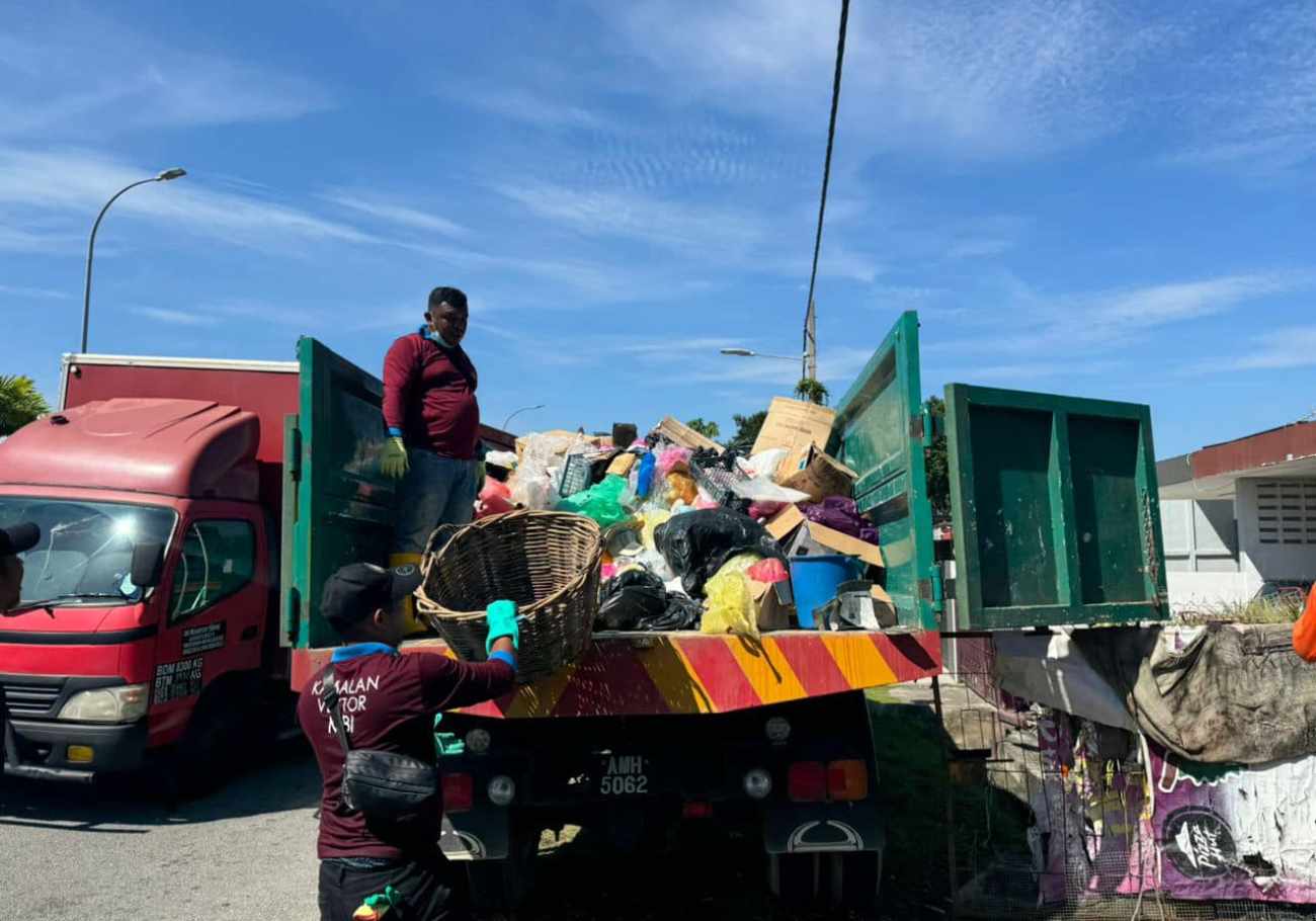 Ipoh City Council clears local home of recyclable waste